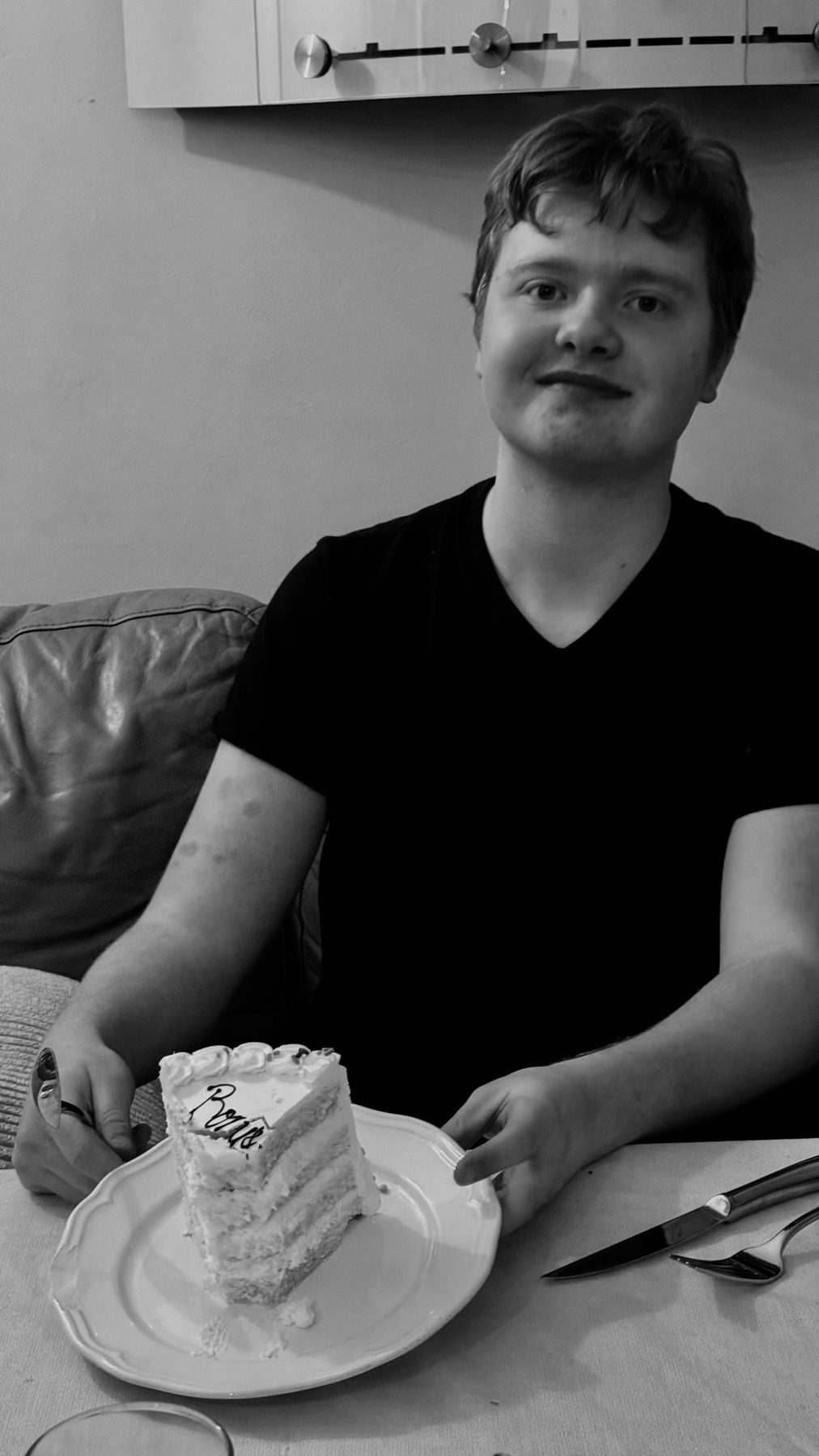 Portrait noir et blanc de Xavier Ouellet.